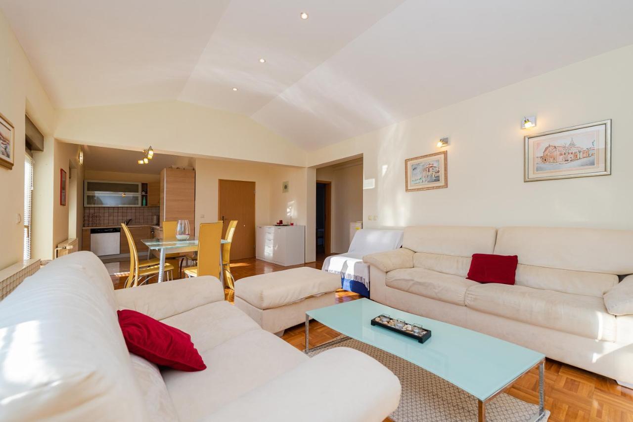 Vila Luna Apartments Zadar Bagian luar foto