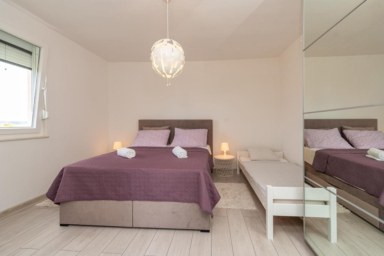 Vila Luna Apartments Zadar Bagian luar foto