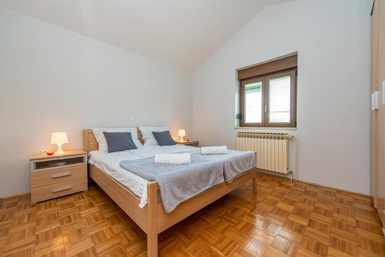 Vila Luna Apartments Zadar Bagian luar foto
